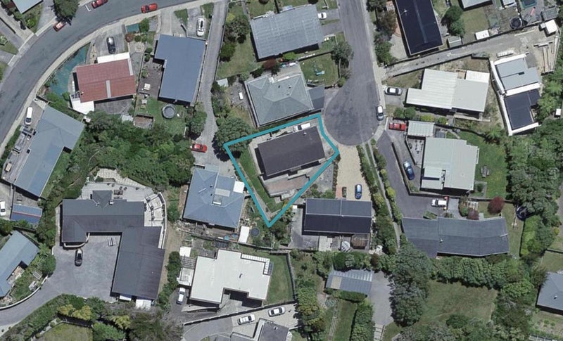 6 Hillview Crescent, Paparangi, Wellington - Carousel 1