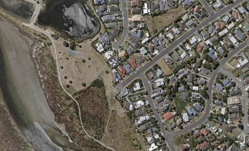 127 Queens Road, Waikanae Beach, Waikanae - Carousel 1