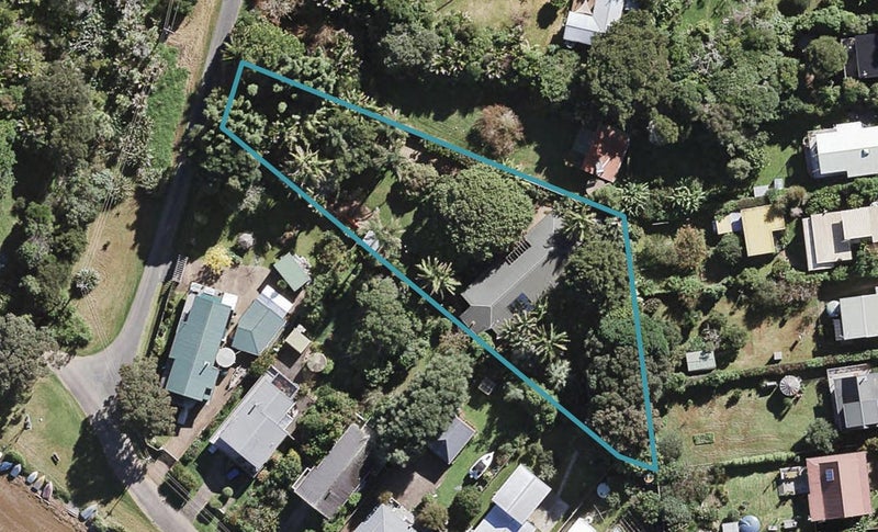 31 Valley Road, Omiha, Waiheke Island - Carousel 1