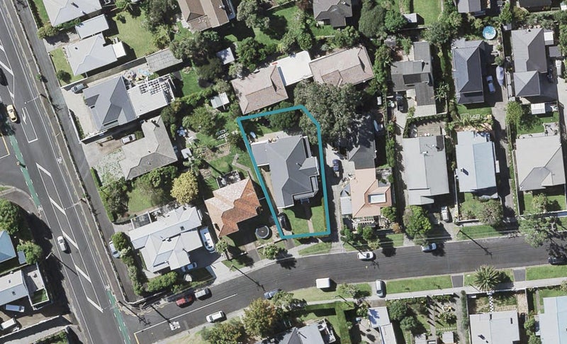 3 Hanlon Crescent, Narrow Neck, Auckland - Carousel 1