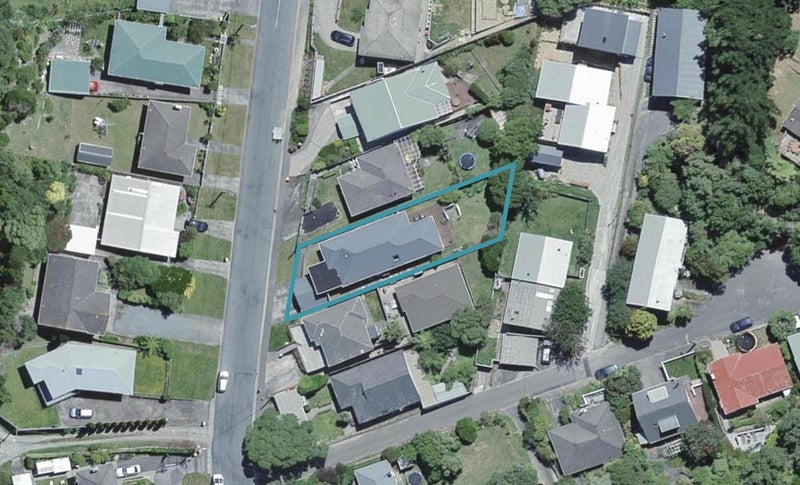 120 Parkvale Road, Karori, Wellington - Carousel 1