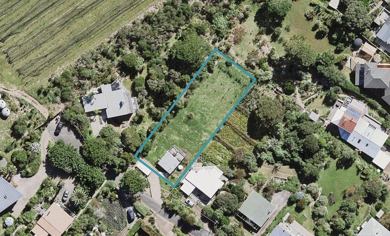 10 Karu Street, Oneroa, Waiheke Island - Carousel 1