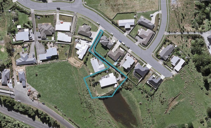 15B Heta Road, Highlands Park, New Plymouth - Carousel 1