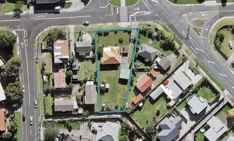 37 Wharf Road, Te Atatu Peninsula, Auckland - Carousel 1