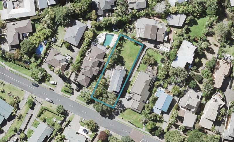 11 Lyons Avenue, Murrays Bay, Auckland - Carousel 1