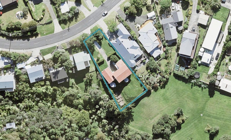 79 SHAKESPEAR RD, Army Bay, Whangaparaoa - Carousel 1