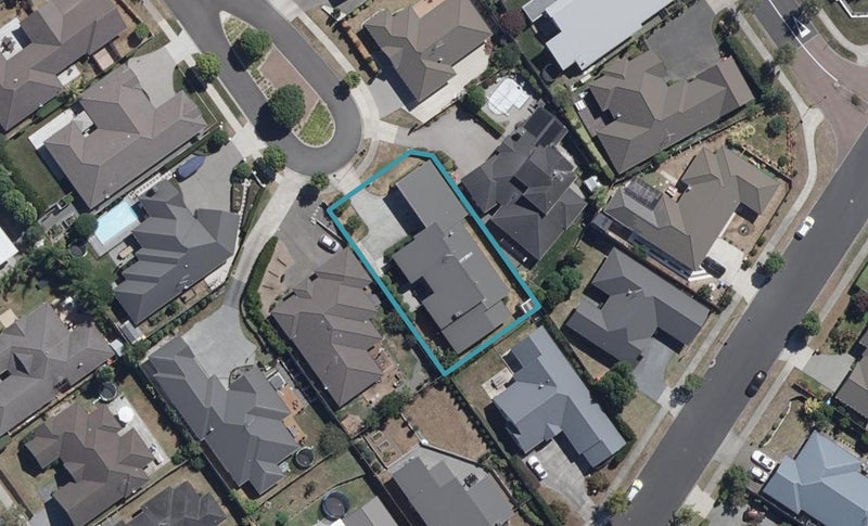 16 Compton Grove, Huntington, Hamilton - Carousel 1