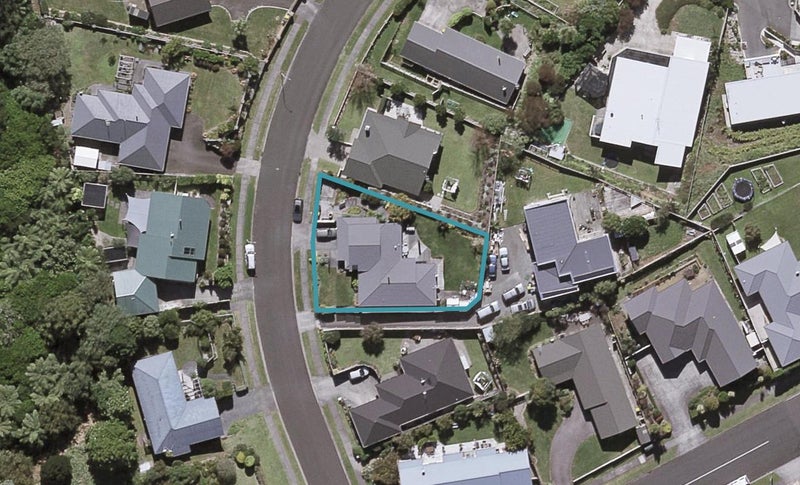 6 Maple Crescent, Whalers Gate, New Plymouth - Carousel 1