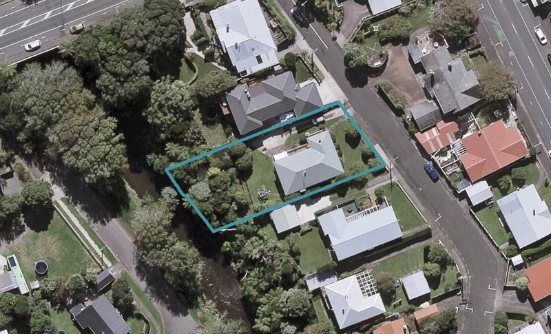 20 Baring Terrace, Strandon, New Plymouth - Carousel 1