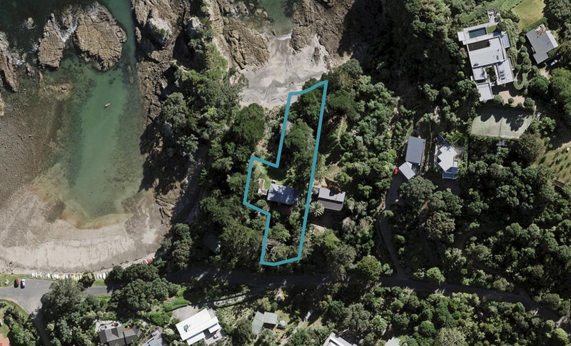 79 Great Barrier Road, Oneroa, Waiheke Island - Carousel 1