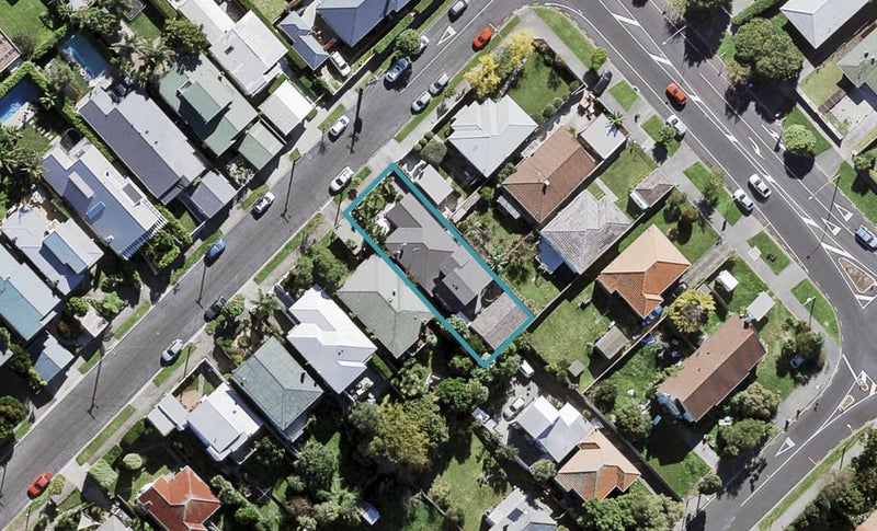 2 Westmere Crescent, Westmere, Auckland - Carousel 1