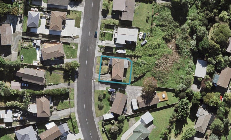 11 Cedar Heights Avenue, Massey, Auckland - Carousel 1