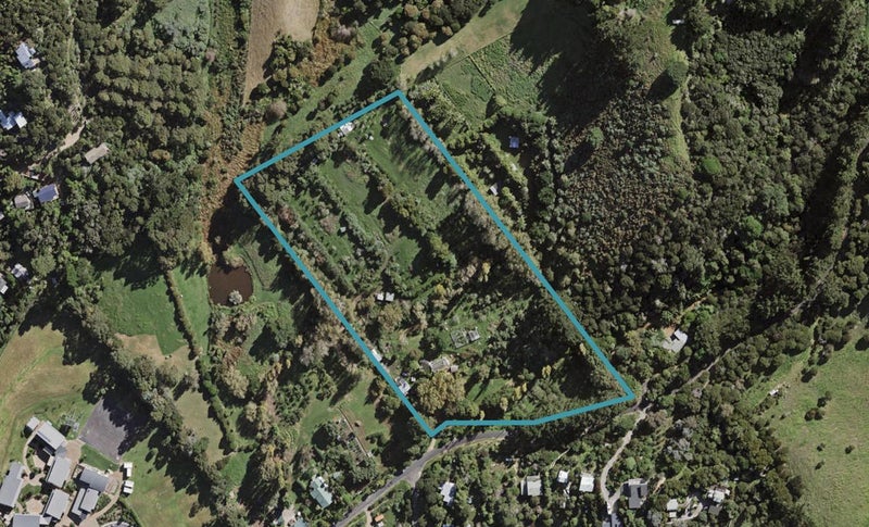 30 Sea View Road, Ostend, Waiheke Island - Carousel 1