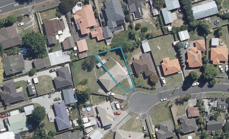 15 Watts Crescent, Hamilton East, Hamilton - Carousel 1