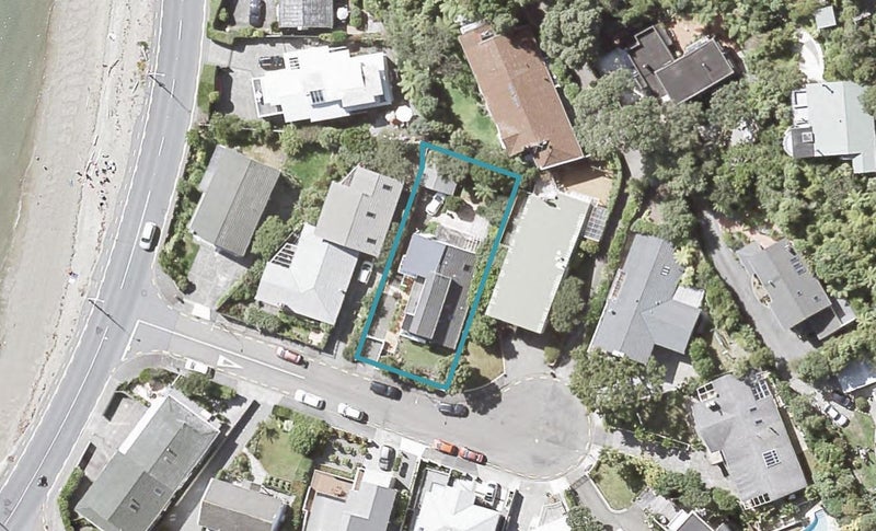 5 Taumaru Avenue, Lowry Bay, Lower Hutt - Carousel 1