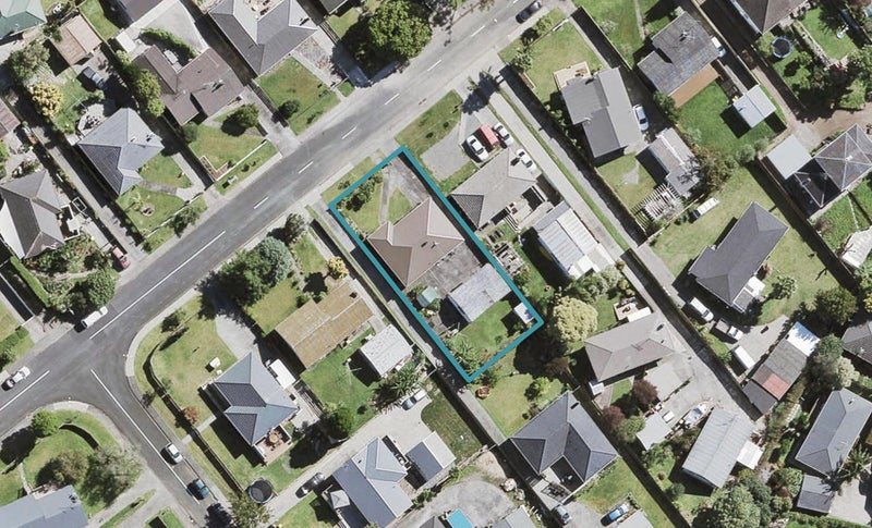 53 Hilling Street, Titirangi, Auckland - Carousel 1