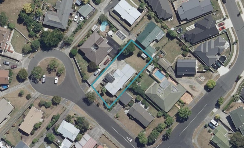 4 Emma Place, Pukete, Hamilton - Carousel 1