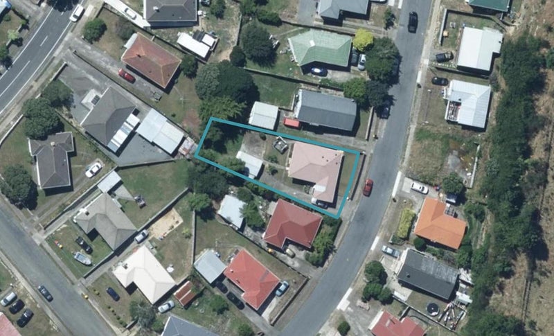 57 Arahura Crescent, Waitangirua, Porirua - Carousel 1