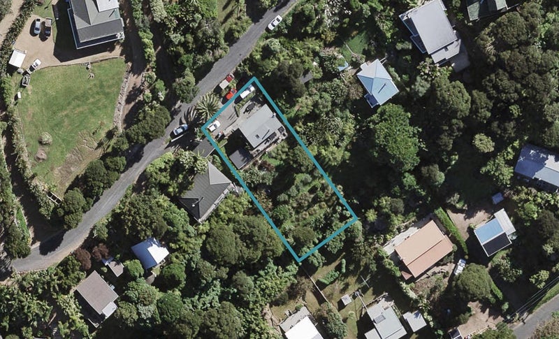 15 Giles Road, Ostend, Waiheke Island - Carousel 1