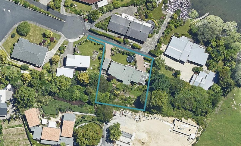 4 Manahi Avenue, Kawaha Point, Rotorua - Carousel 1