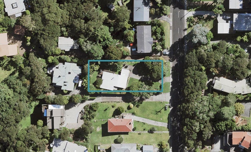 46 Woodfern Crescent, Titirangi, Auckland - Carousel 1