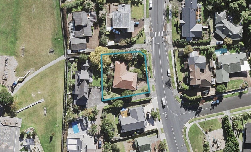 129 Chelsea View Drive, Chatswood, Auckland - Carousel 1