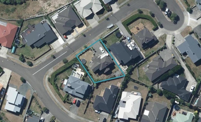 2 Greenstone Place, Aotea, Porirua - Carousel 1