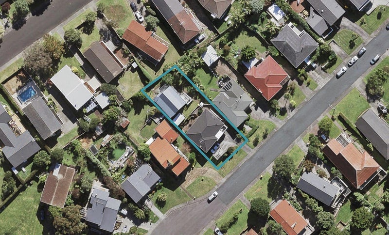 16 Welland Place, Hillcrest, Auckland - Carousel 1