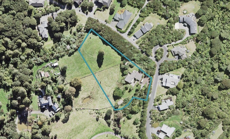 8 Bendalls Lane, Oratia, Auckland - Carousel 1