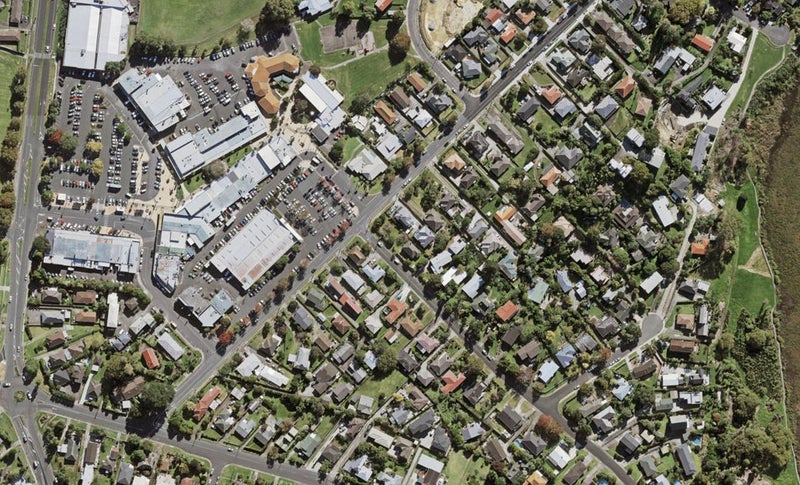 2B Deuxberry Avenue, Northcote, Auckland - Carousel 1