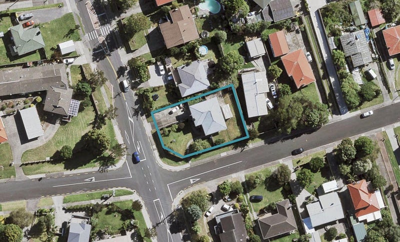 2 Kaikoura Street, Henderson, Auckland - Carousel 1