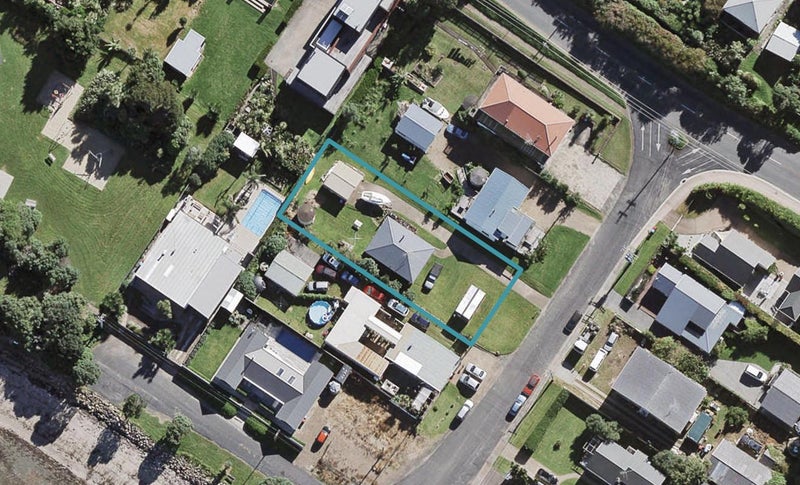 6 Blake Street, Surfdale, Waiheke Island - Carousel 1