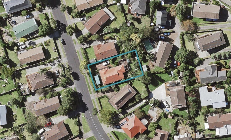 13 Lewisham Street, Highland Park, Auckland - Carousel 1