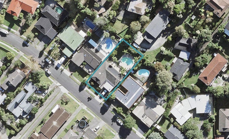 7 King Richard Place, Browns Bay, Auckland - Carousel 1