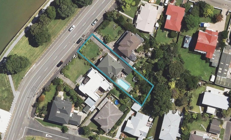 87 Esplanade, Kaiti, Gisborne - Carousel 1