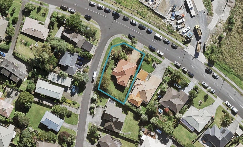 74 Unsworth Drive, Unsworth Heights, Auckland - Carousel 1