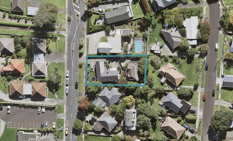 1/7 Woodside Avenue, Northcote, Auckland - Carousel 1