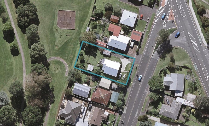 242 Coronation Avenue, Welbourn, New Plymouth - Carousel 1