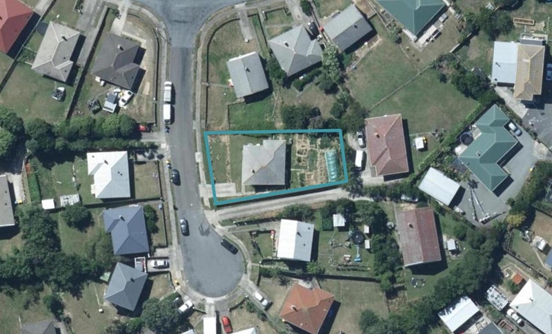 3 Komata Grove, Waitangirua, Porirua - Carousel 1