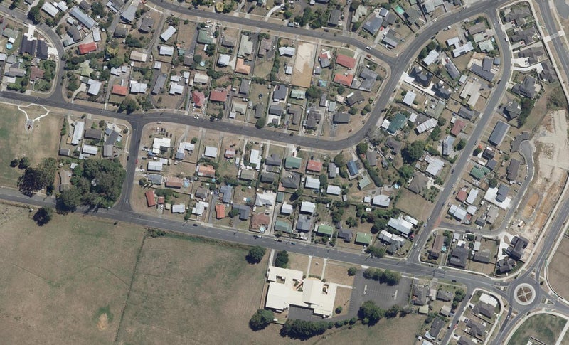 24B Cowley Drive, Temple View, Hamilton - Carousel 1