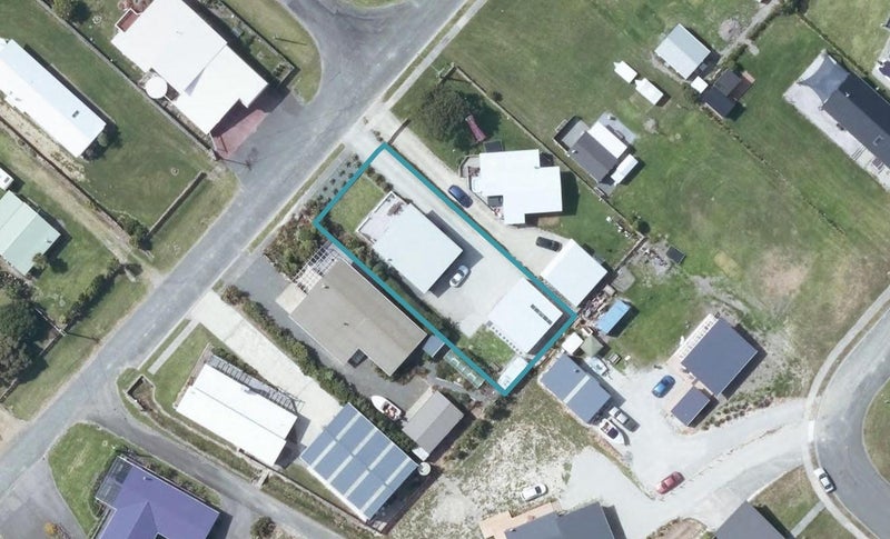 17 Lochiel Street, Māhia - Carousel 1
