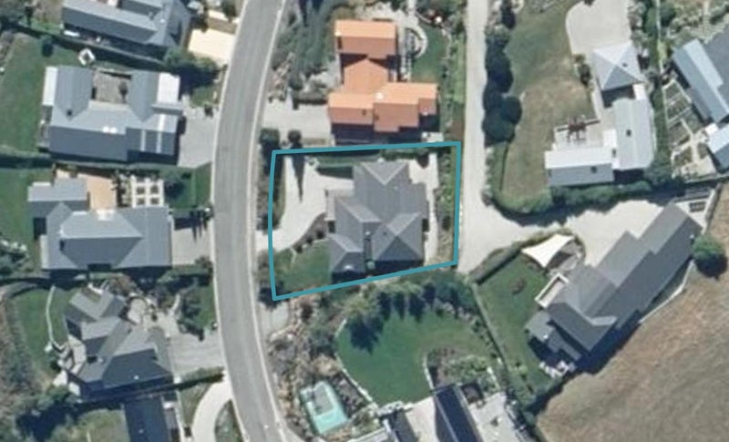 3 Garland Terrace, Kelvin Heights, Queenstown - Carousel 1