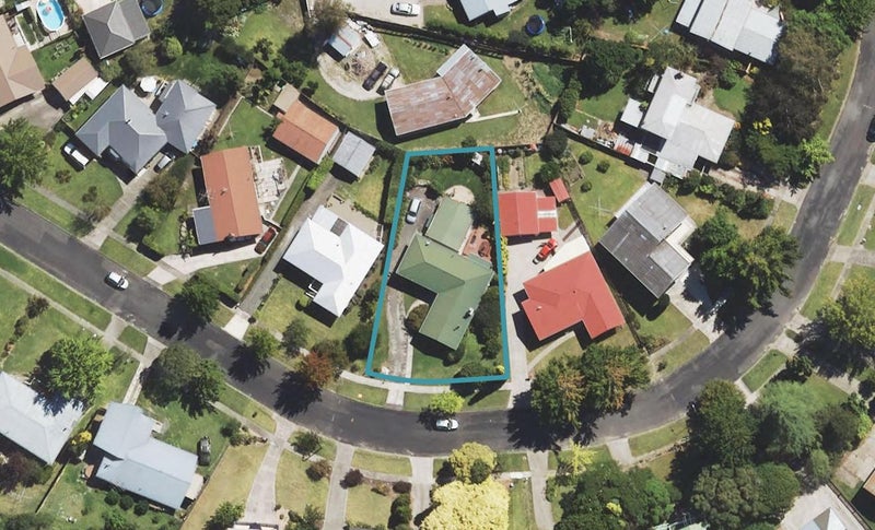 16 Seddon Crescent, Whataupoko, Gisborne - Carousel 1