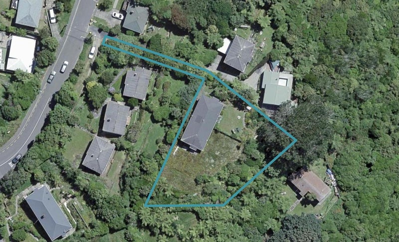 10 Montgomery Avenue, Karori, Wellington - Carousel 1
