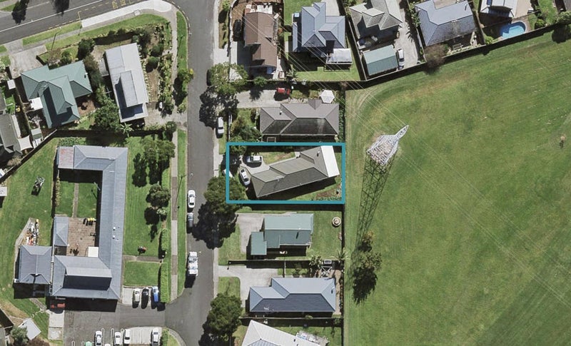 8 Freda Place, Favona, Auckland - Carousel 1