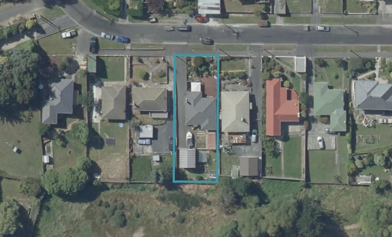 24 Waldron Crescent, Green Island, Dunedin - Carousel 1