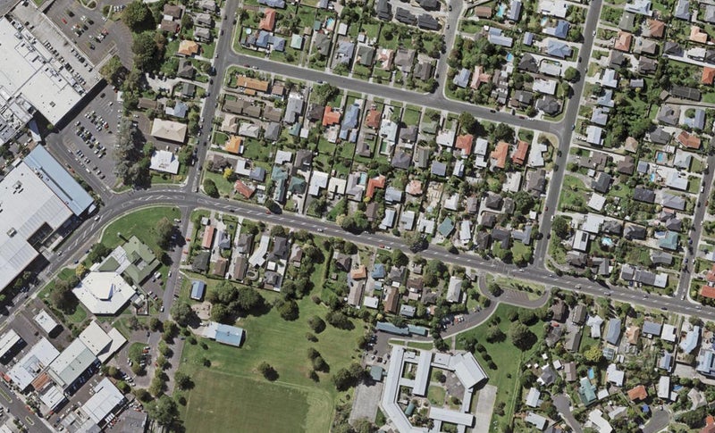 2/12 Reeves Road, Pakuranga, Auckland - Carousel 1