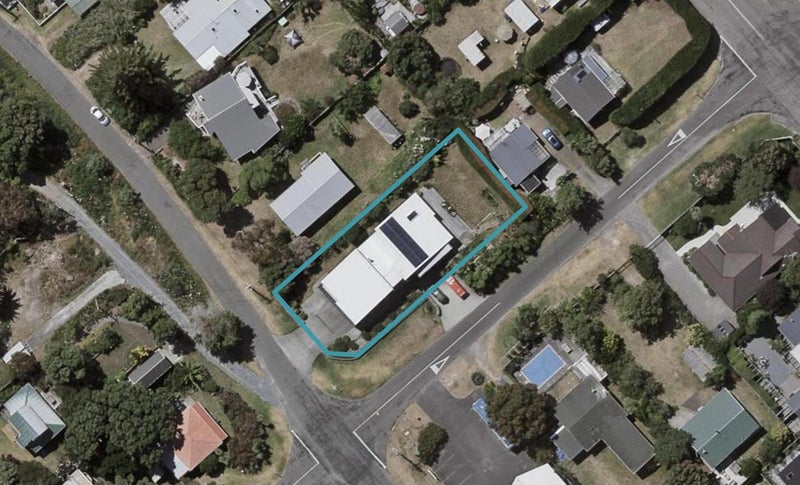 29 Ngapaki Street, Waikanae Beach, Waikanae - Carousel 1
