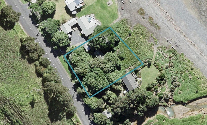 1740 East Coast Road, WHAKATIWAI, MIRANDA - Carousel 1