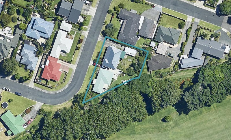 10 Crescent Road, Otumoetai, Tauranga - Carousel 1